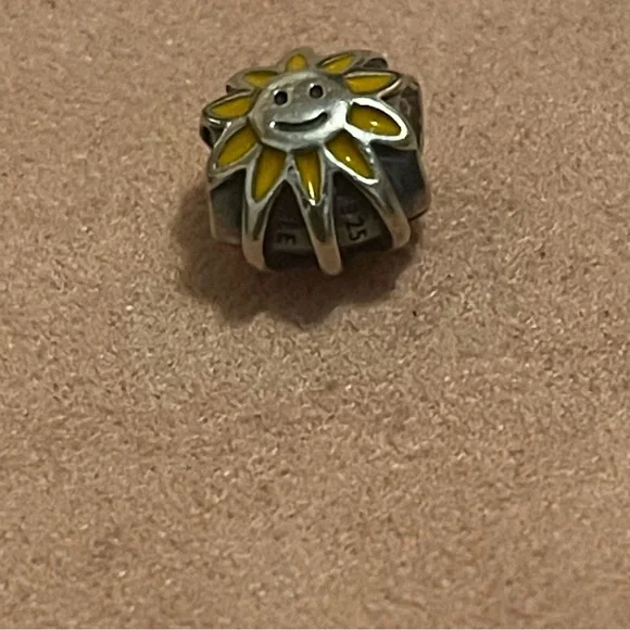 Pandora Sun Charm - Picture 2 of 8